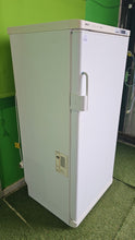 Load image into Gallery viewer, EcoSmart Appliances - Bosch 174L no frost tall upright freezer (1198)